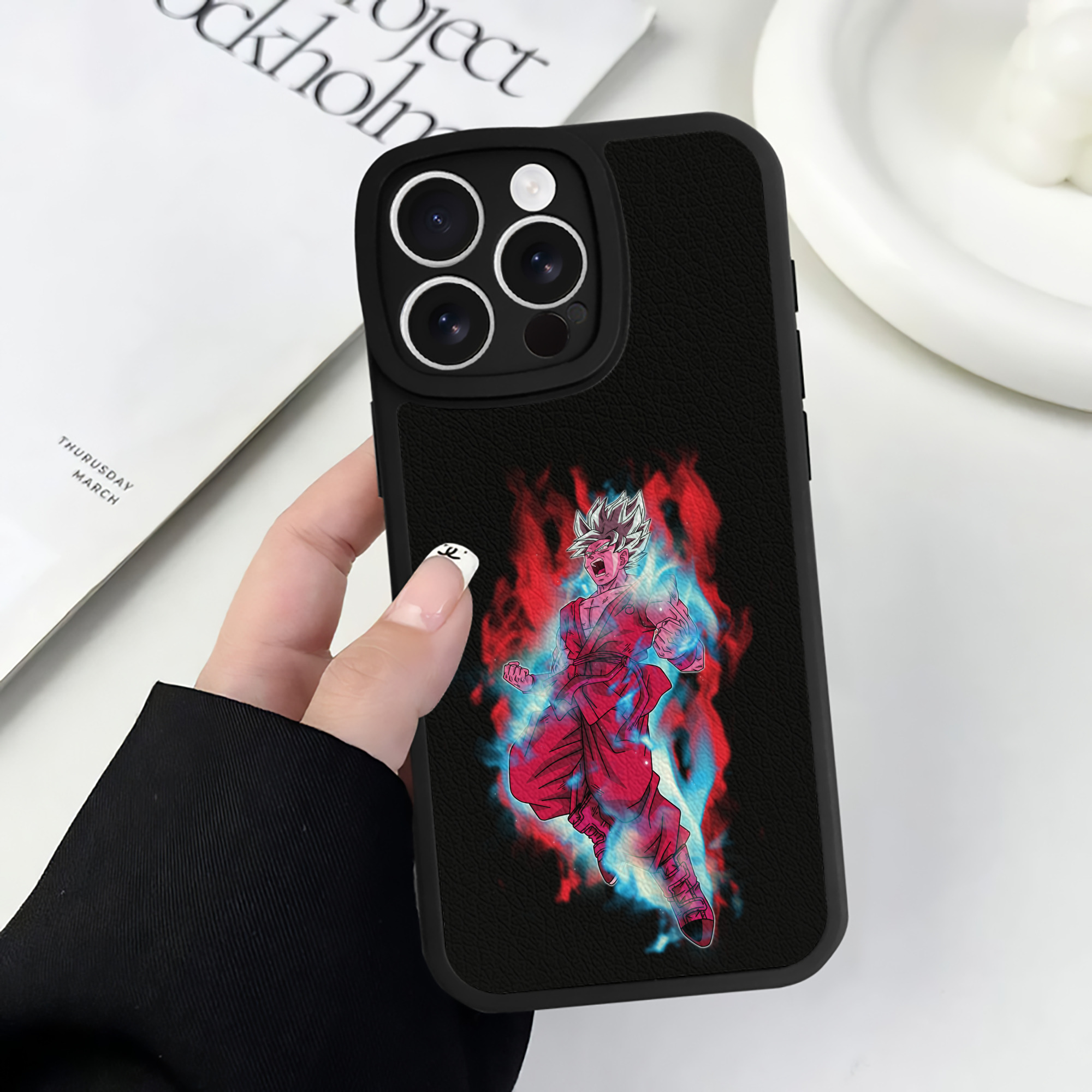 （画像用） ドラゴンボール 孫悟空（そん ごくう）Son Goku カカロット DRAGON BALL Kakarotto 【iPhone 16シリーズ対応】シリコンスマホケース（レザー調） 材質：シリコン